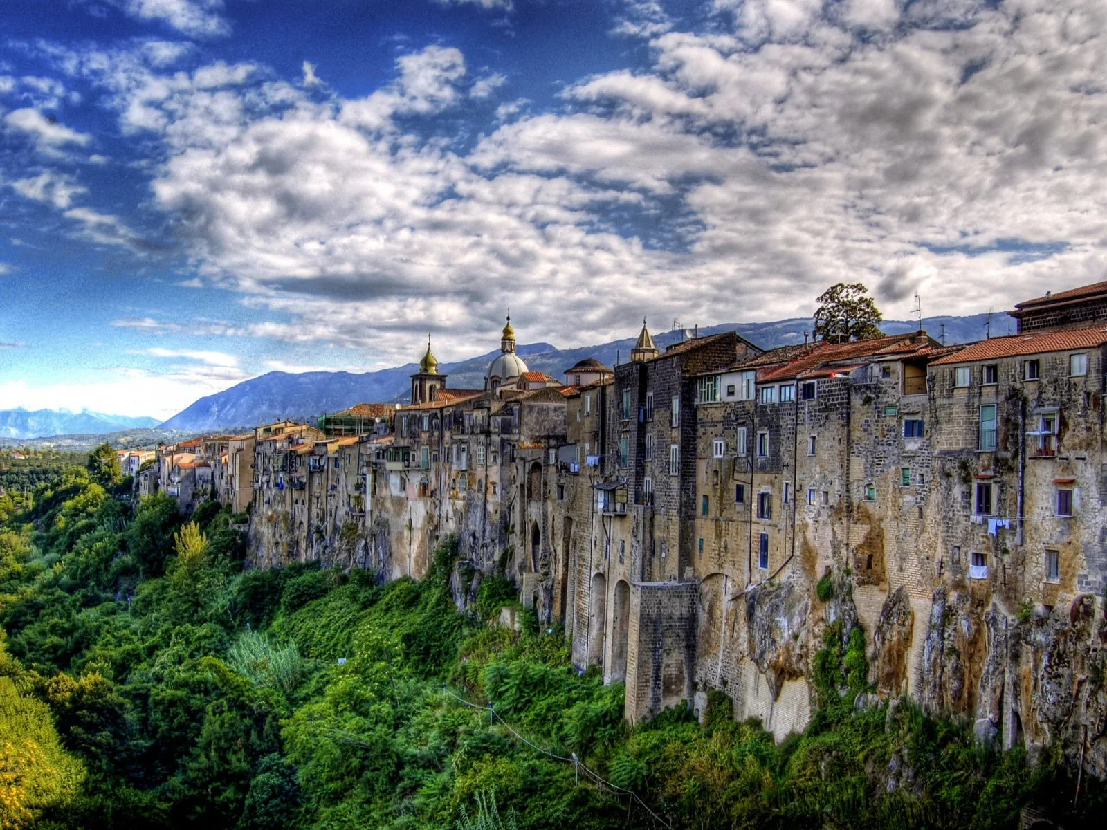 Sant-Agata-de-Goti-(Campania,-Italy).webp