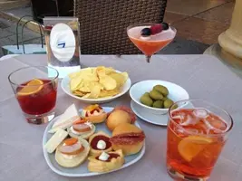 aperitivo-con-stuzzichini.webp