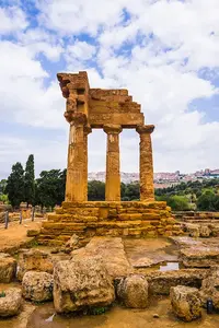 Valley-of-the-Temples-Valle-dei-Templi-Temple-of-Castor-and-Pollux-Agrigento-Sicily-Italy-Eur...webp