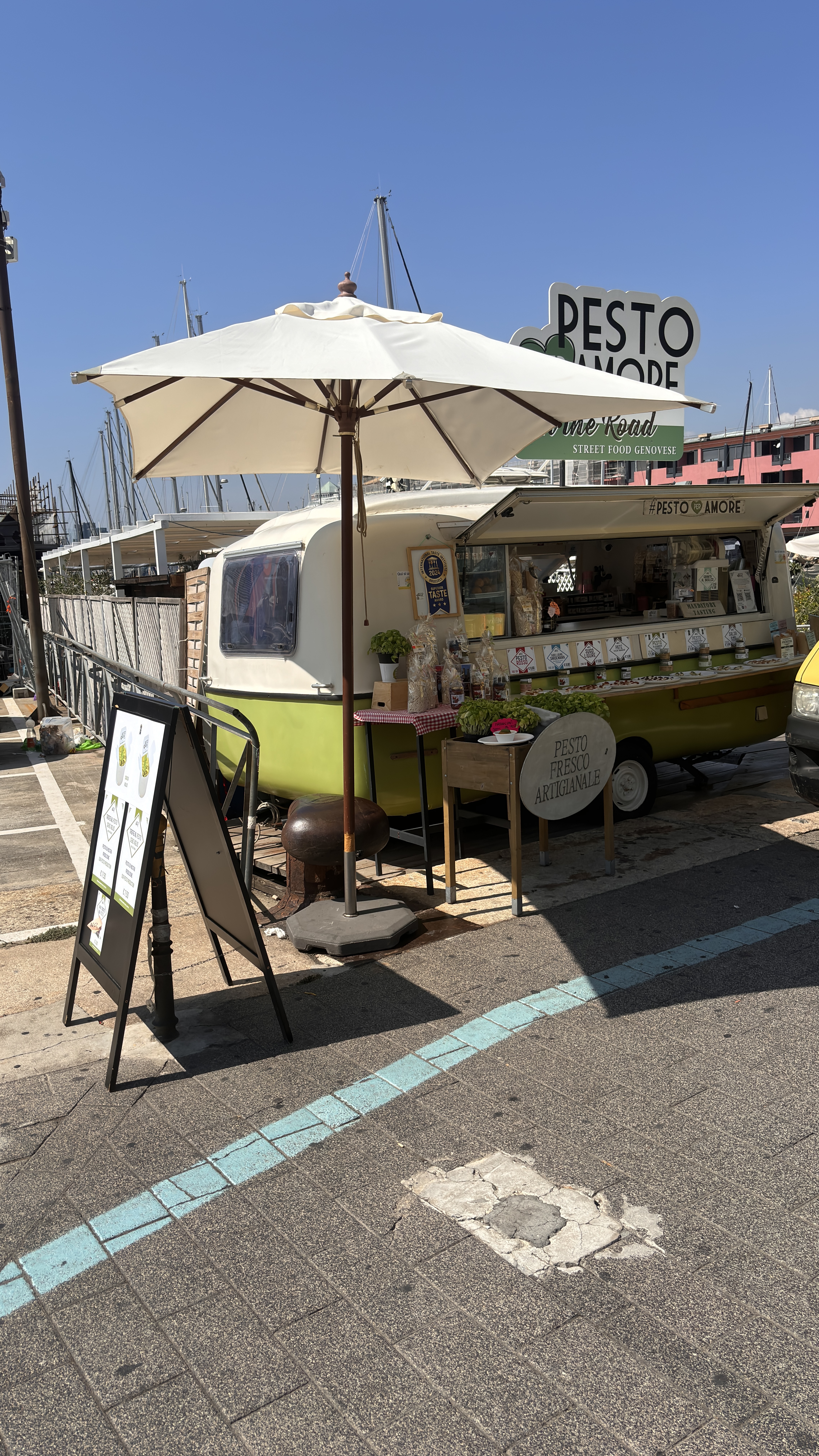 Pesto Amore, Genova